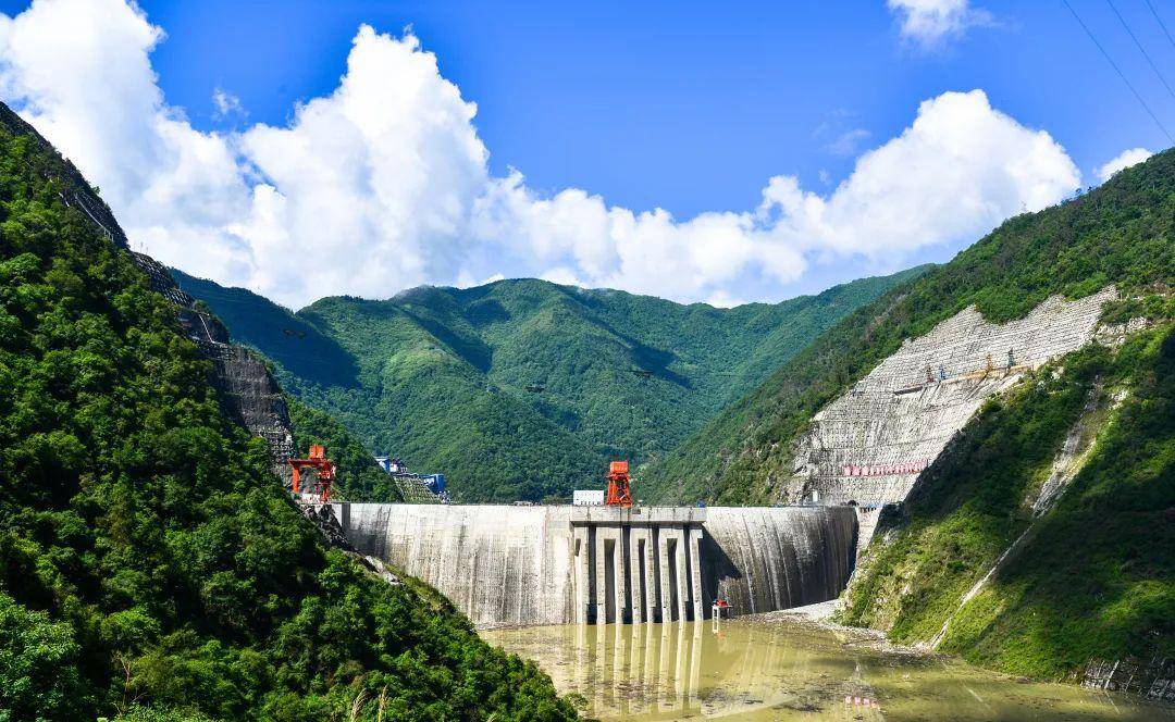 图为公司参建的四川大渡河大岗山水电站 大岗山水电站位于四川省雅安