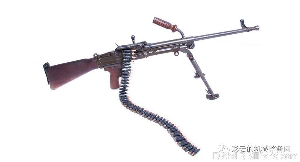 vz.52轻机枪可用弹匣供弹,也可用弹链供弹.