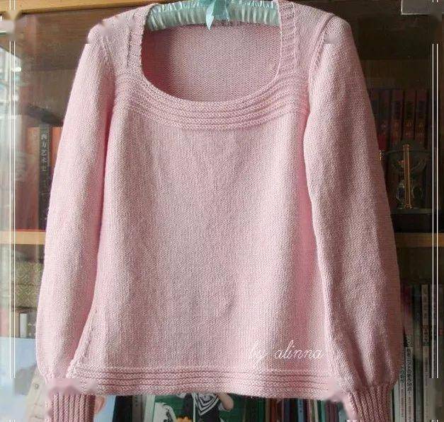 简洁的粉色毛衣 与 编织说明