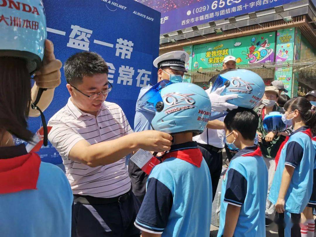 一盔一带 安全常在,文明骑行从我做起!