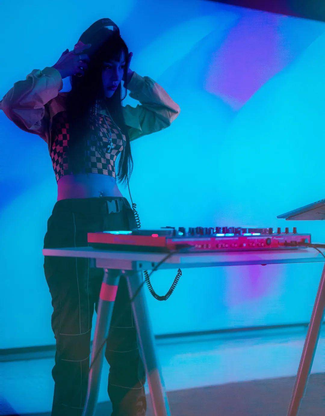 EDC电音节的中国DJ ROROLL,到底是谁?