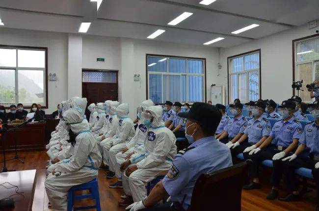 扫黑镇巴法警大队圆满完成疫情期间全省首例涉恶案件庭审保障任务