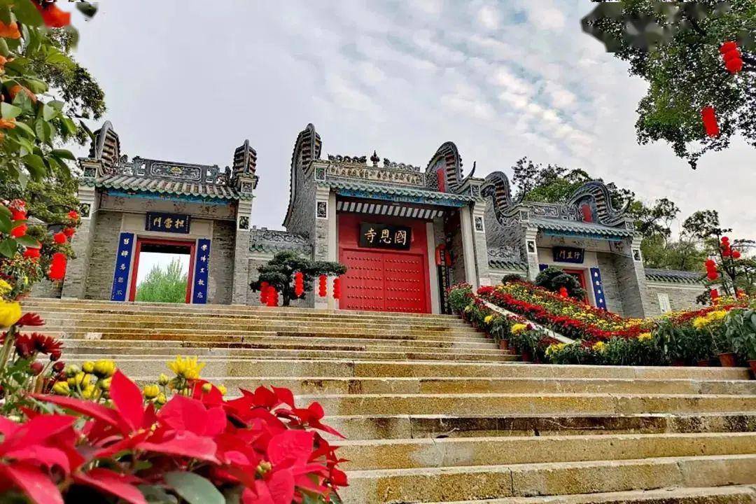 与翔顺龙山酒店一墙之隔的国恩寺被称为翔顺龙山酒店"后花园"的龙潭湖