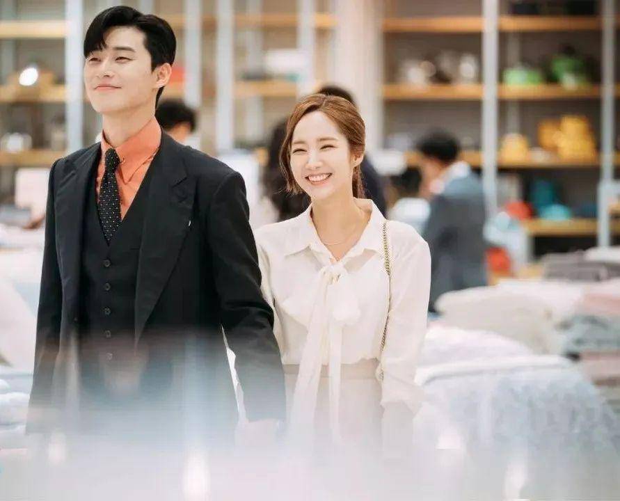 《金秘书为何那样》~除了剧情之外，这次又被金秘书的飘带衬衫给吸引了！