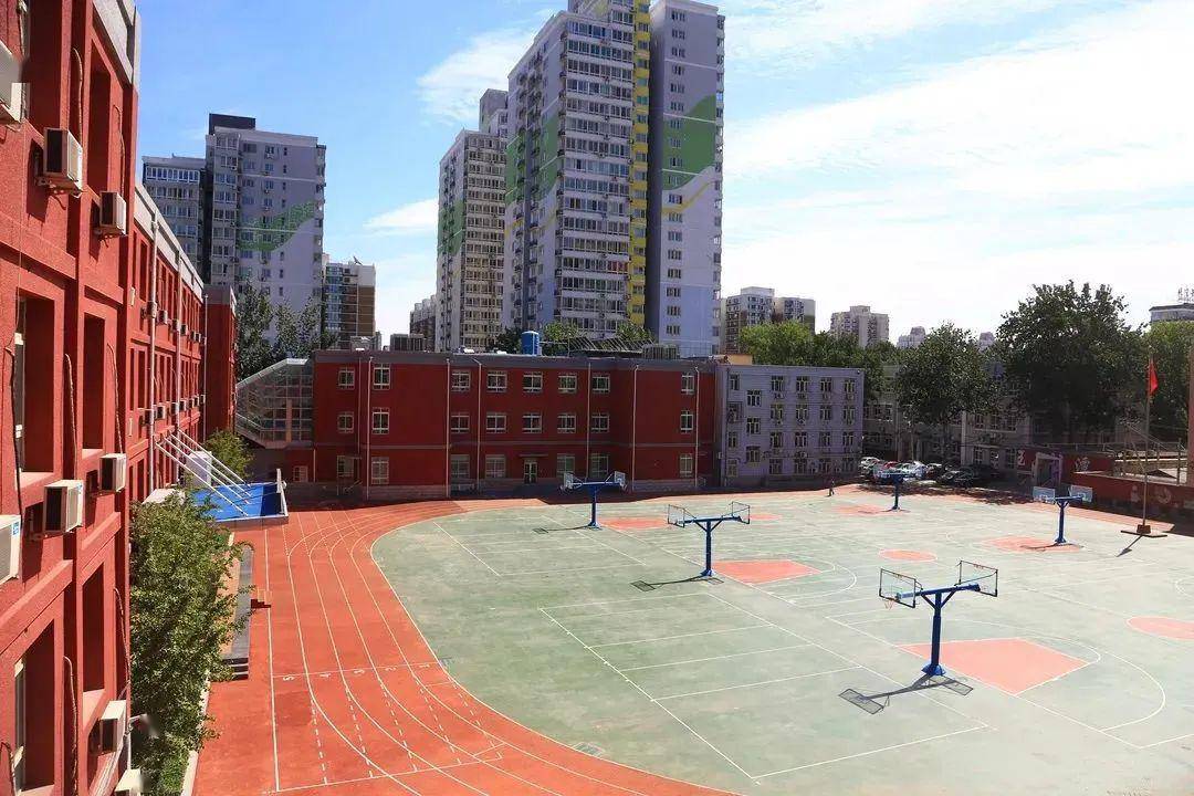 人均学生面积_我国人均耕地面积图(2)