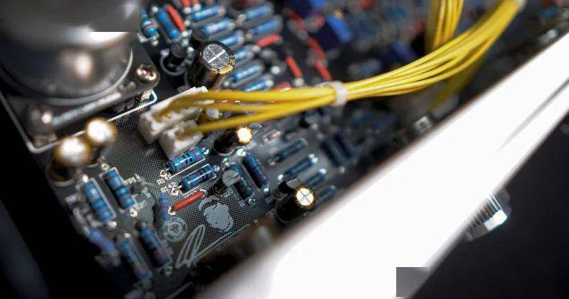 唯一真正完全再现传奇混音师CLA工作室中1176型压缩器的硬件—Black Lion Audio Bluey黑狮蓝脸使用使用教程技巧插图3