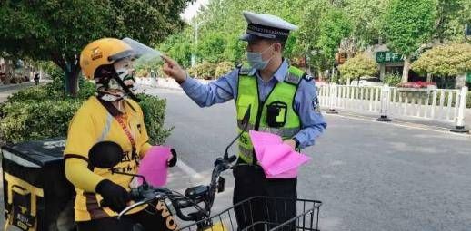 6月1日起骑电动车不戴头盔将罚款?官方回应了!