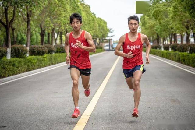 520这一天,董国建,彭建华66分06完赛半马_马拉松