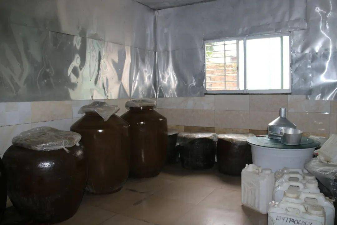 现场直击蒙山多家食品加工小作坊被抽查