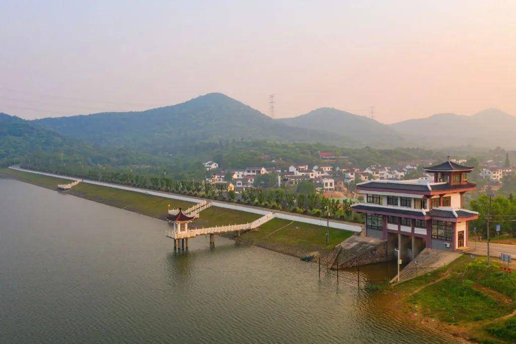 深藏在青龙山腹地的这条小川藏线一步一景