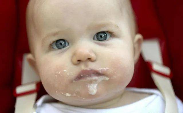 八个月宝宝正常奶量是多少 8b86fed63c774f148bfa9bacdb263879.jpeg