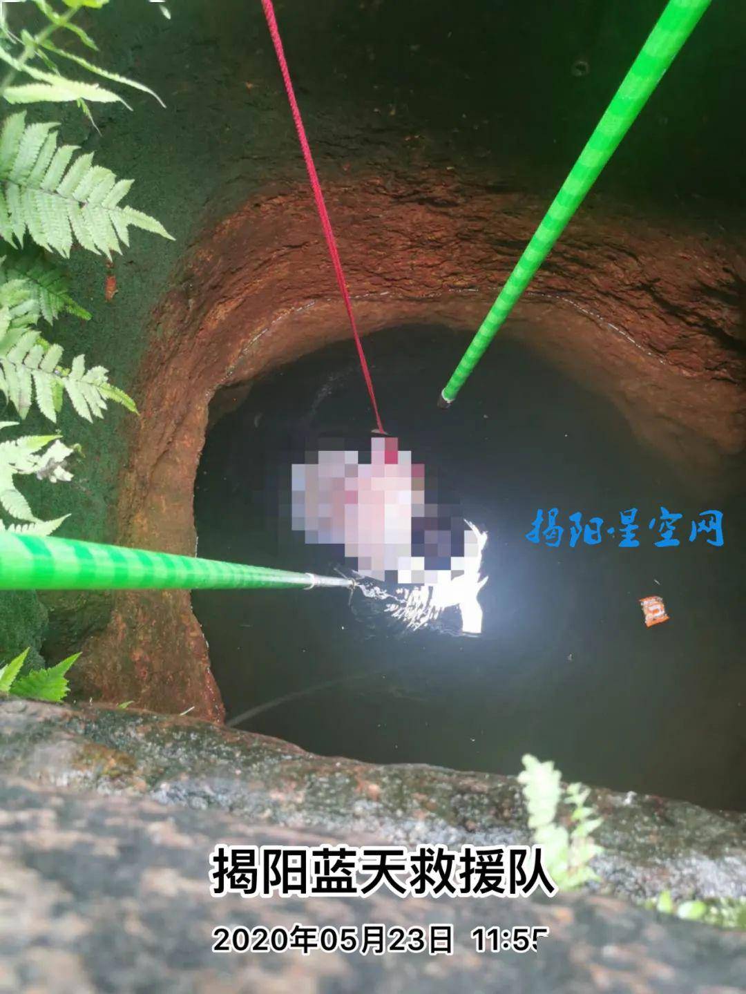 揭阳东山村水井里今早发现一具男尸,打捞上岸时已全身