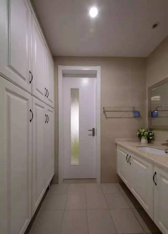卫生间门也可以成为家里的亮点,后悔早没看见!
