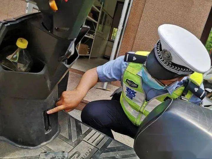 全省首例!摩托车套用电动车牌,栽了