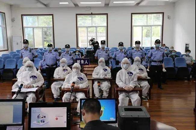 扫黑|镇巴县人民法院依法公开开庭审理魏小平等7人恶势力犯罪集团案