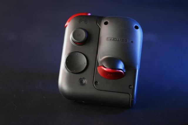 手机上用的手柄 3b9f3a9fd7474730888e2e3cc208fb70.jpeg