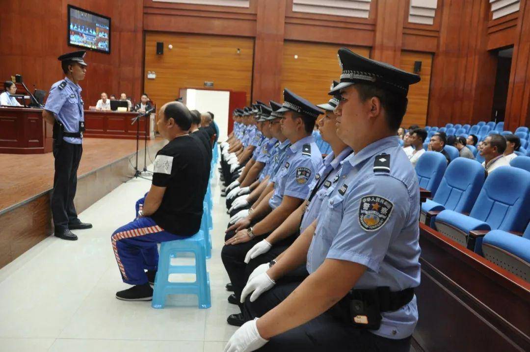 共同的责任 不变的情怀——记纳雍县人民法院司法警察