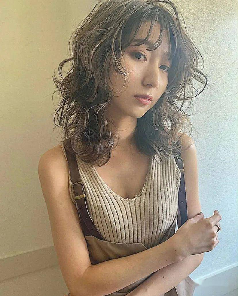 慵懒发型卷发 5588ac16582d4edfba08d032feebcfe9.jpeg