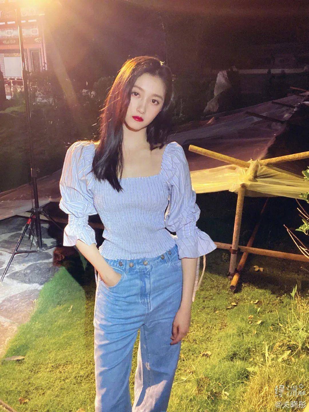 线条显瘦时髦巨好看！一秒入夏不会穿？穿方领