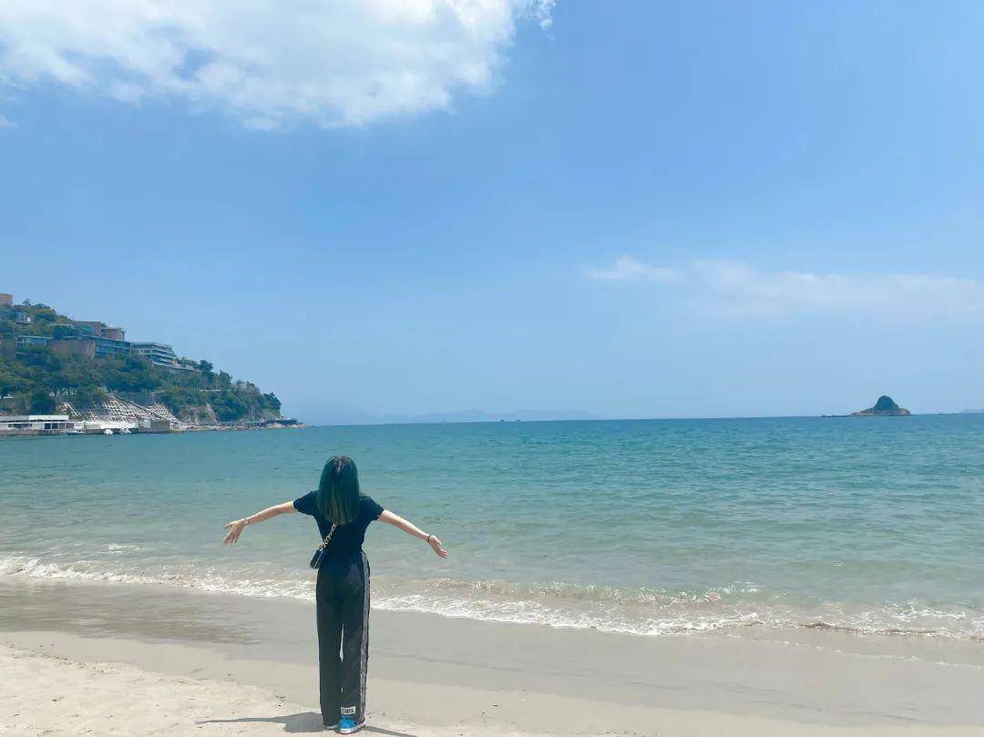 明星穿搭街拍_裘皮大衣穿搭街拍图片_街拍美女穿搭夏季牛仔裤