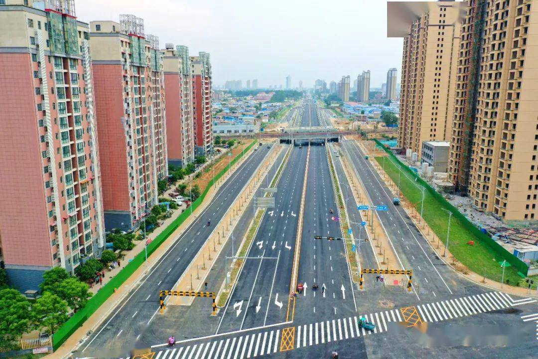 长期以来,许昌市区南部有新兴铁路桥和许由铁路桥连接东西交通.