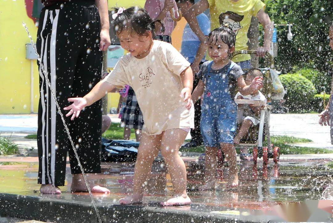 六一儿童节 番禺儿童公园戏水区里童声笑语欢乐多