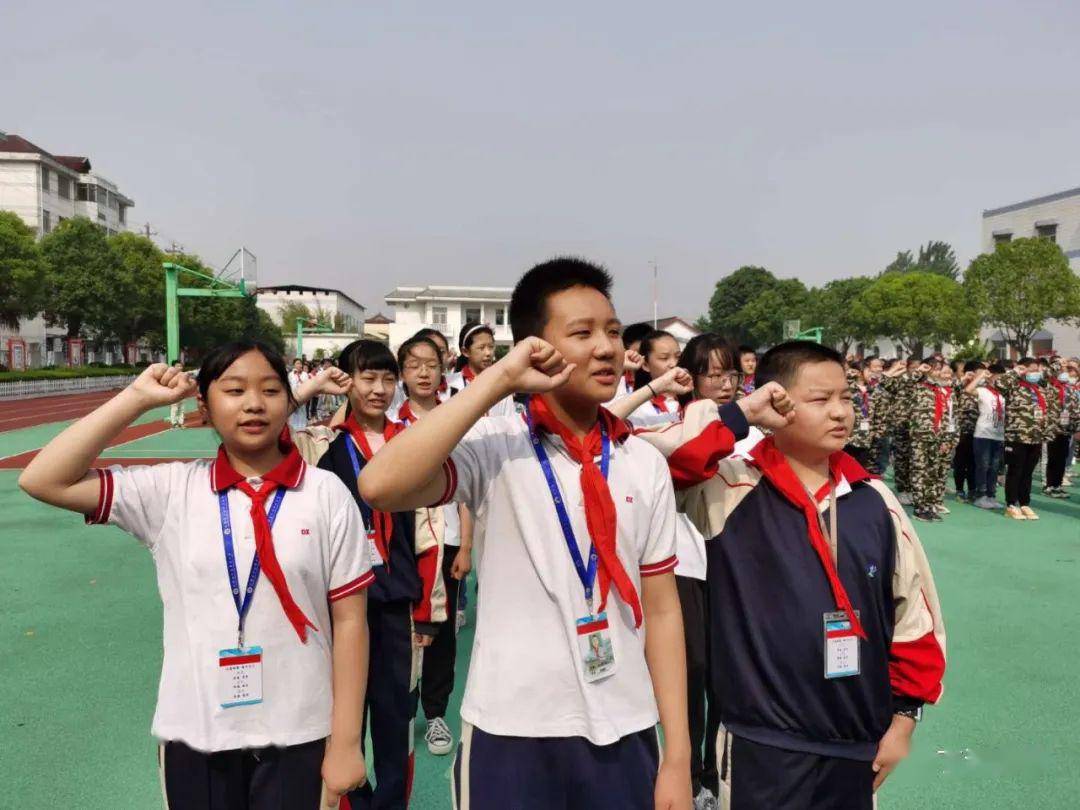 丁沟小学隆重举行新生入队仪式