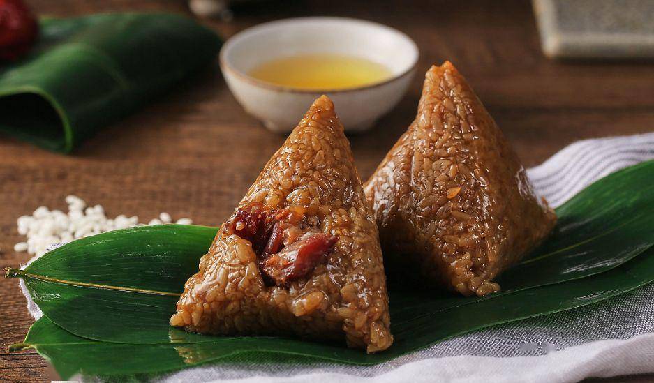 rice dumpling with pork 蛋黄黑猪肉粽