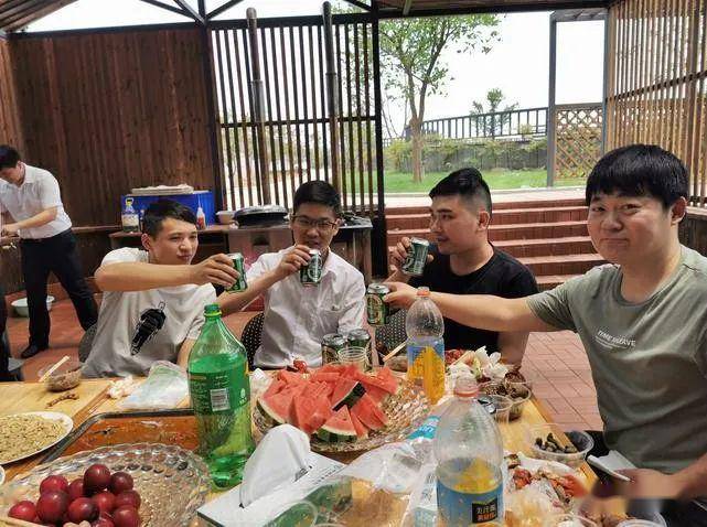 楼仲平 为员工下厨:央视名菜,饕餮大餐,空中学习吧秒变最佳聚餐场所!