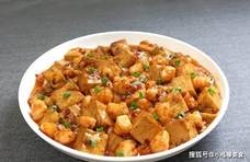 虾仁焖豆腐，百花三红，姜葱炒花甲，五花肉烧萝卜
