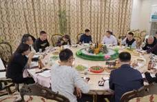 东北人来上海旅游，嫌朋友点太多菜浪费，上菜后就傻眼了