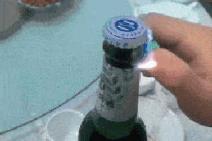 搞笑gif:这婚结的一晚上啥事都没干,就掀盖头了