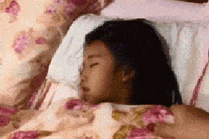 搞笑gif趣图:美女,是你高估了自己的气力,还是低估了她