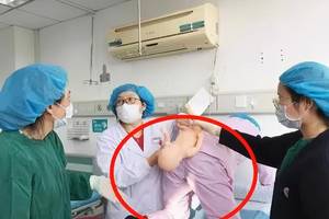 产妇顺产时,脱裤子只是入门级别的尴尬,更尴尬的还在后面
