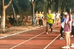 开心一刻:妹子教鉴宝专家做人,现场翻车,实力打脸