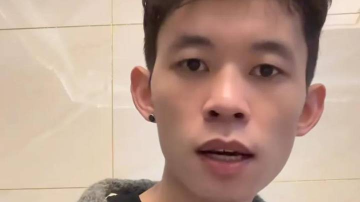 网红苏乞儿骑摩托上高速被拦摔倒,修车需10万,值得同情吗?