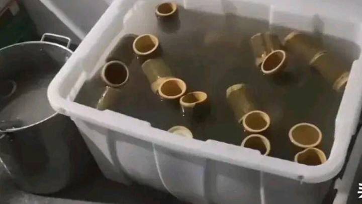 南京一回收点将发霉竹筒发往外地奶茶店,是不负责任的行为吗?