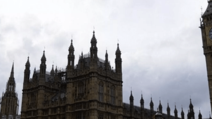 英国对俄罗斯5家金融机构实施制裁,你支持谁?