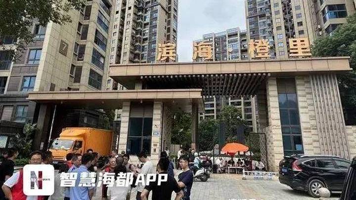 小区车库200多辆车被淹,物业能剥夺业主自救权吗?
