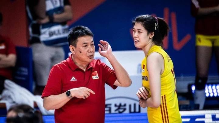 三连败!中国女排无缘直通巴黎奥运会,你认为原因是什么?