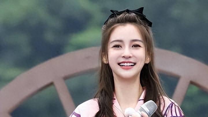 Lisa演出结束了,Angelababy却被谣言逼到要自证,你怎么看?