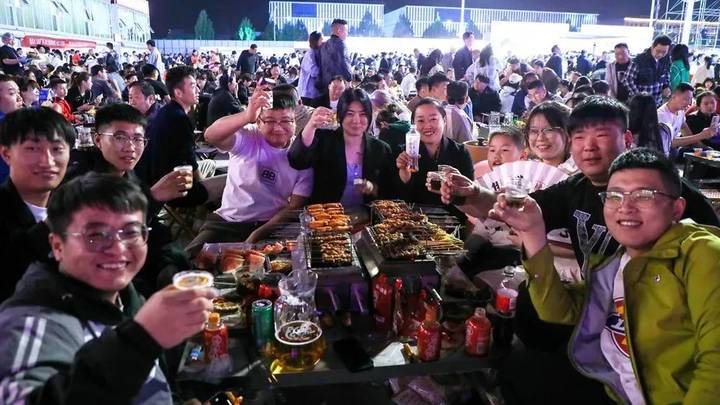 淄博烧烤店铺大量转让,你还会去买烧烤吗?