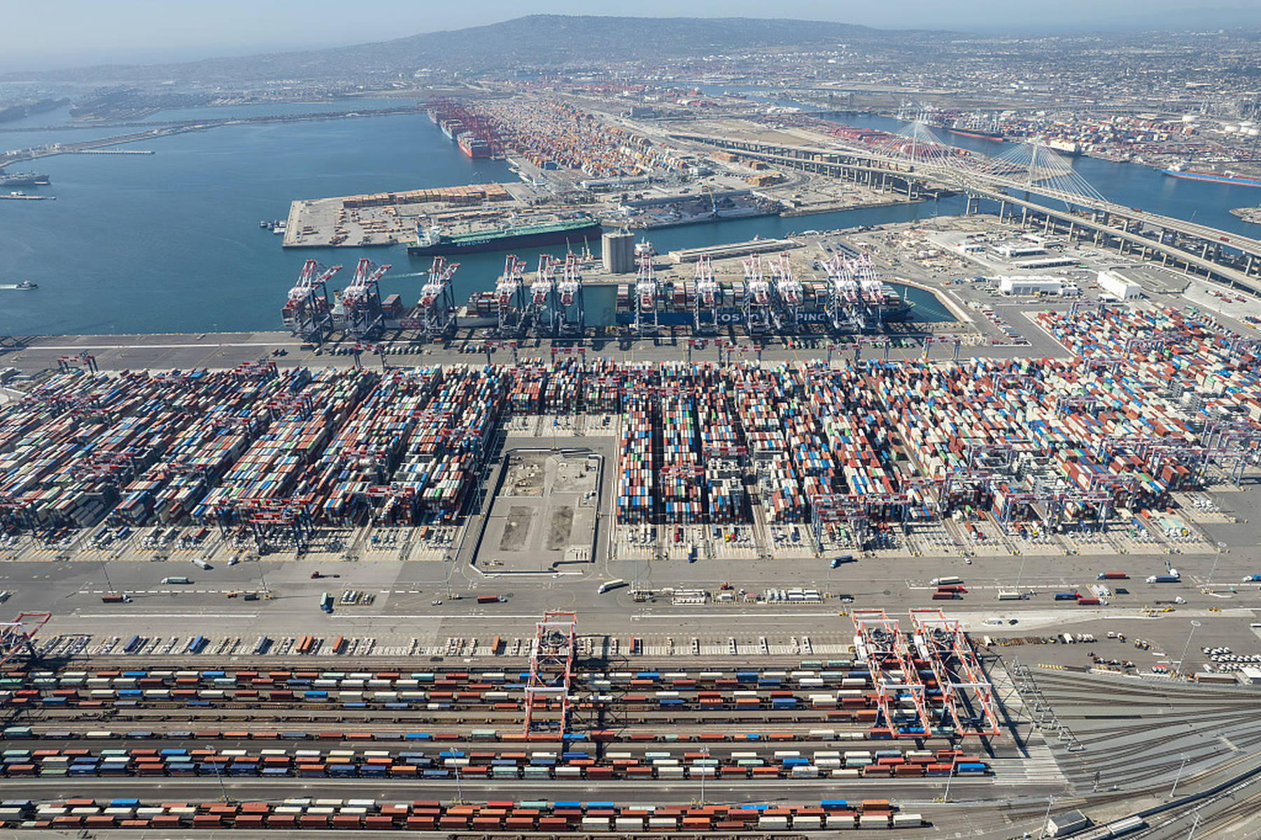 美国洛杉矶港和长滩港：集装箱停留超9天将罚款