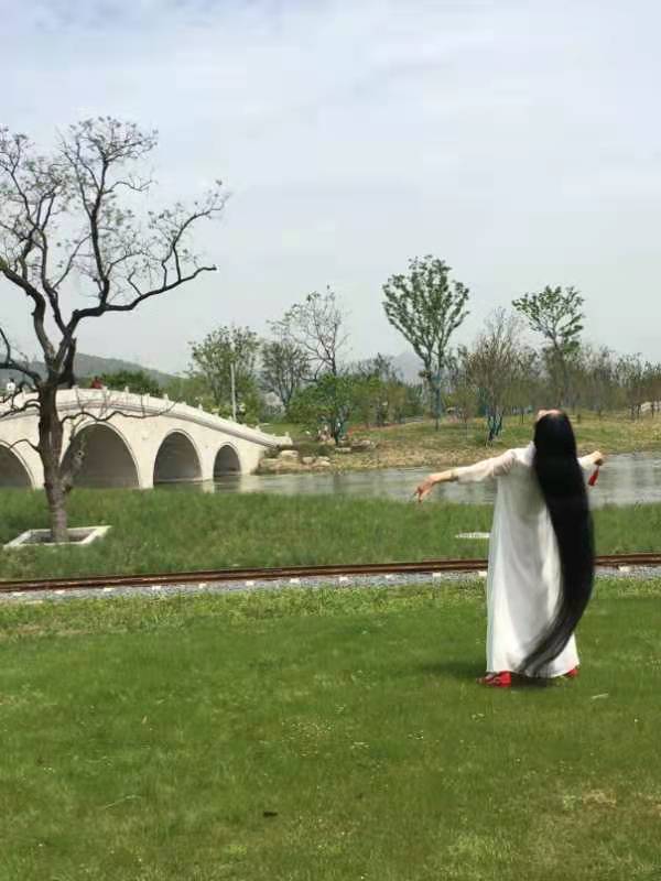长发飘飘 杭州第一长发仙女王丽萍
