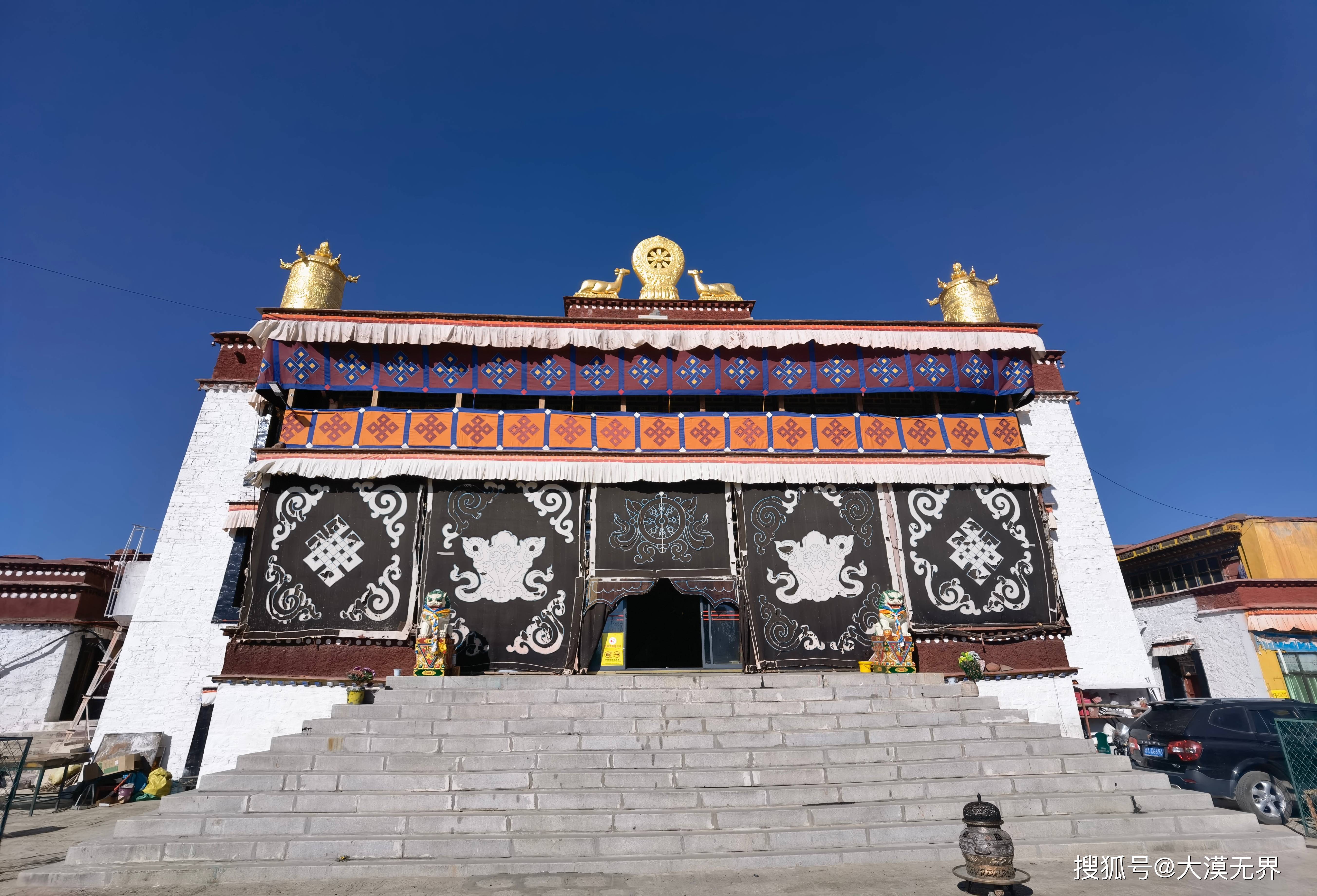 夏珠林寺夏珠林寺拉萨河(雅鲁藏布江支流)鲁日拉观景台野岩羊帅帅的