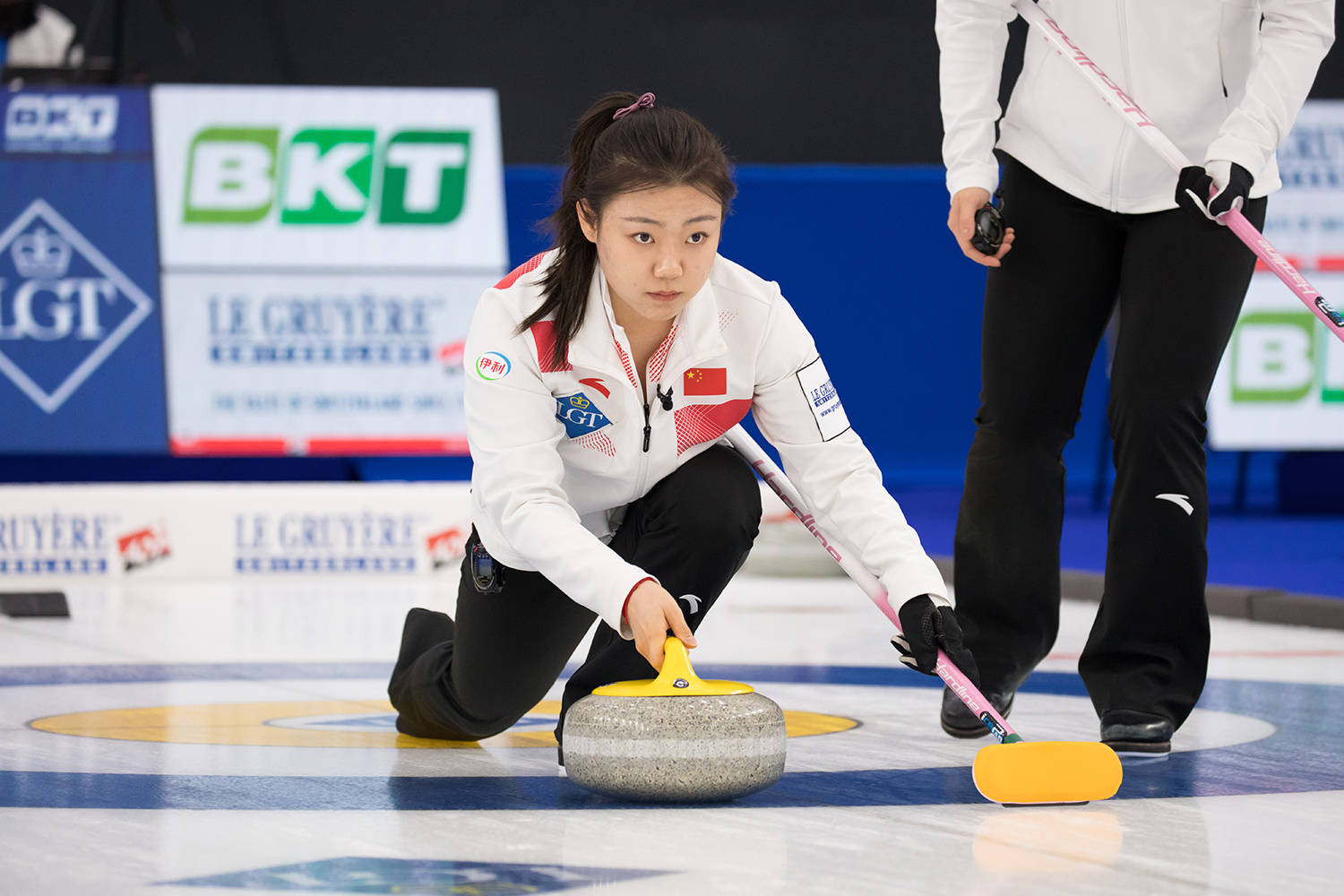 2021女子冰壶世锦赛:中国队5-2力克日本队 暂居第6位