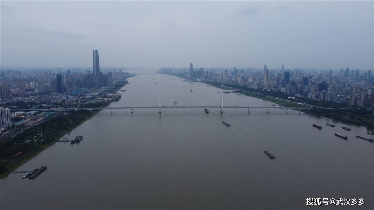 航拍武汉长江二桥和二七长江大桥