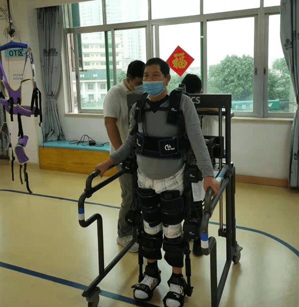 人才基地助力入驻专家项目大艾下肢外骨骼康复机器人推广应用