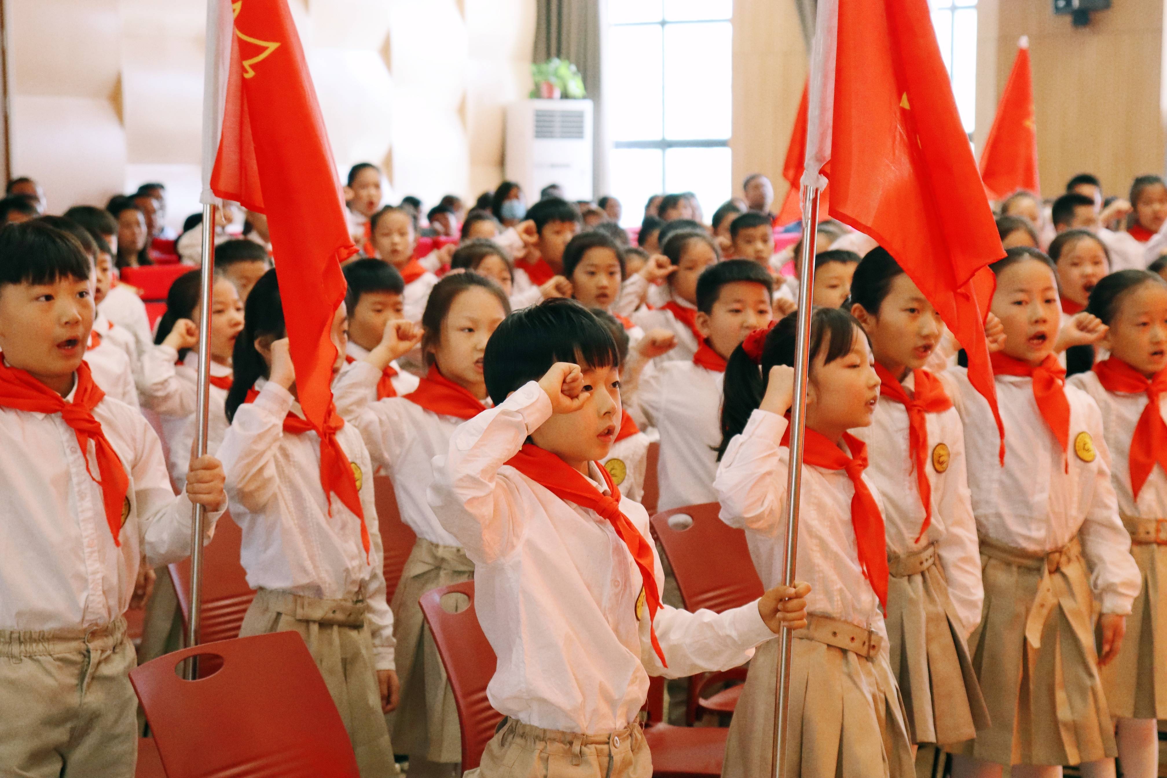 童心向党 礼赞百年_领巾