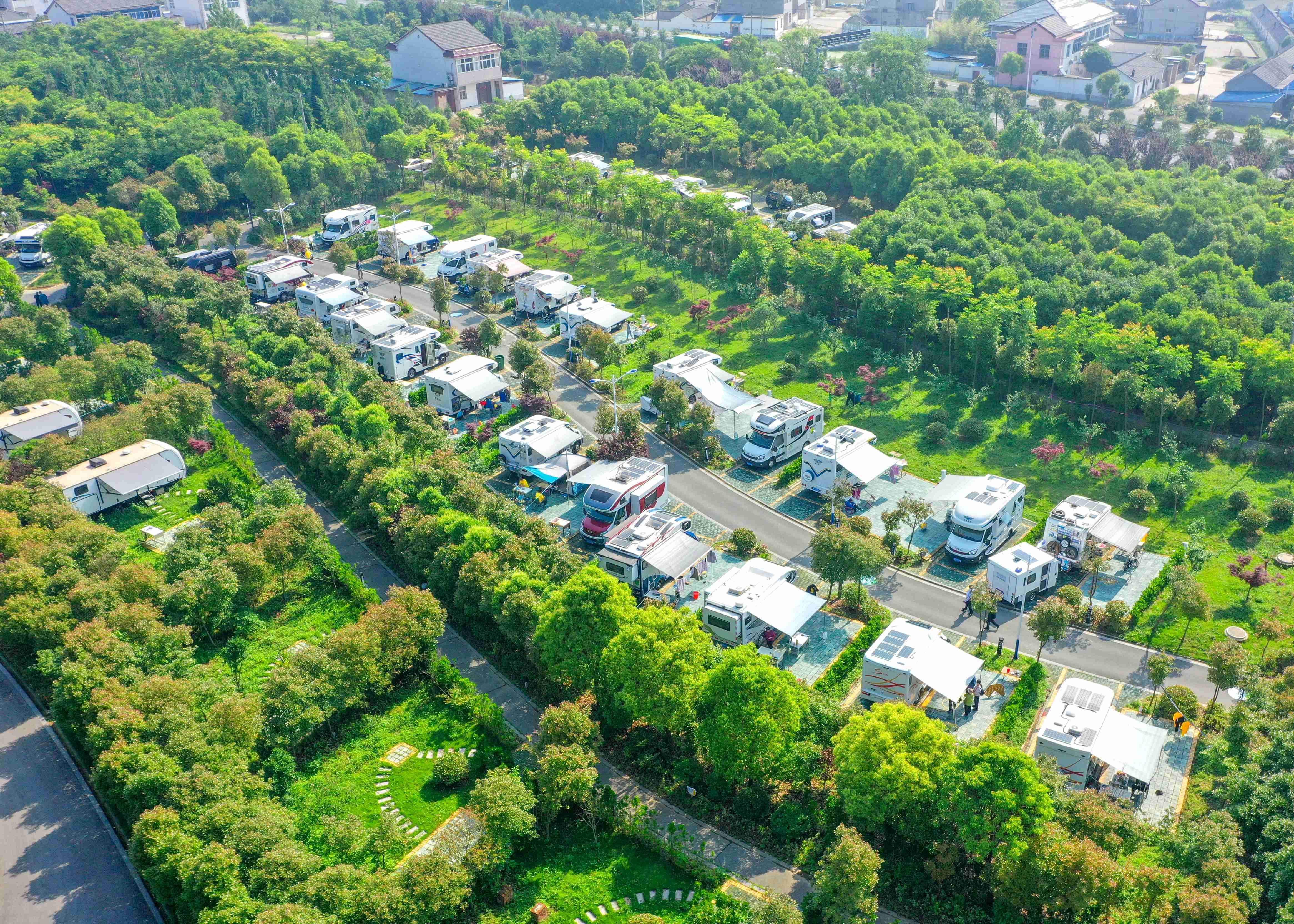 首届扬州房车露营文化节百辆房车齐聚扬州